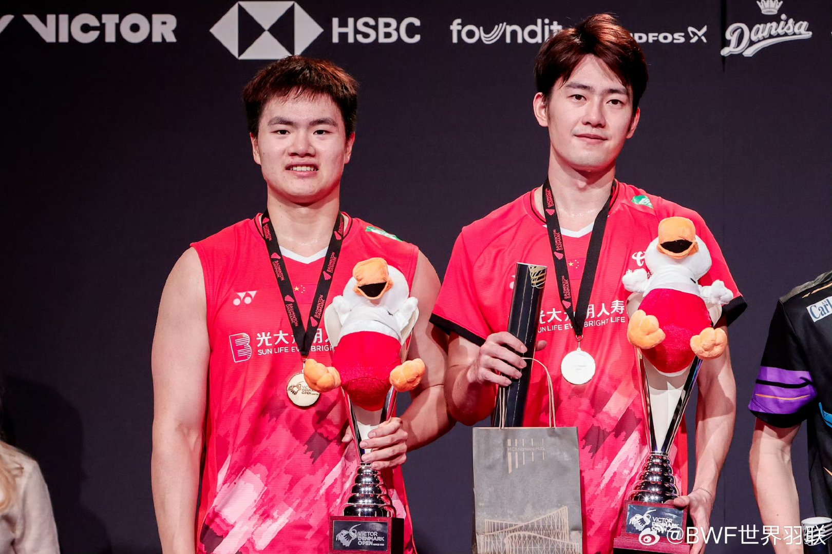 泰国羽毛球队逆转丹麦羽毛球队，谌龙统治全场