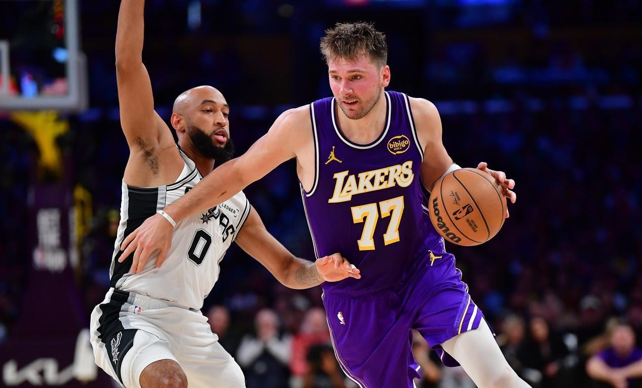 湖人客场力克马刺，迎来两连胜