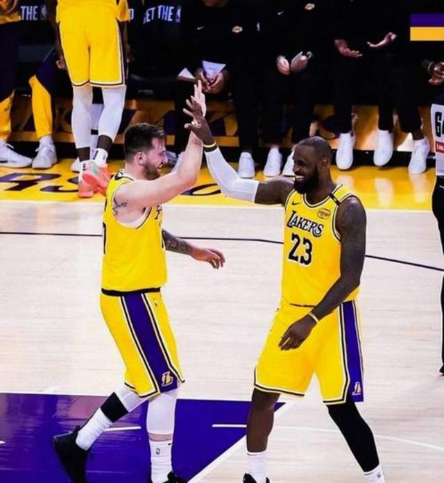 湖人客场力克马刺，迎来两连胜