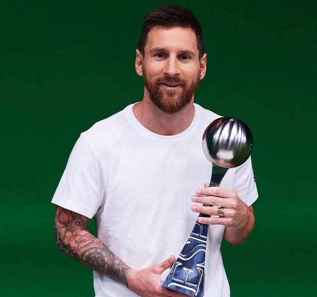 塞拉利昂球员荣膺表现最佳奖杯