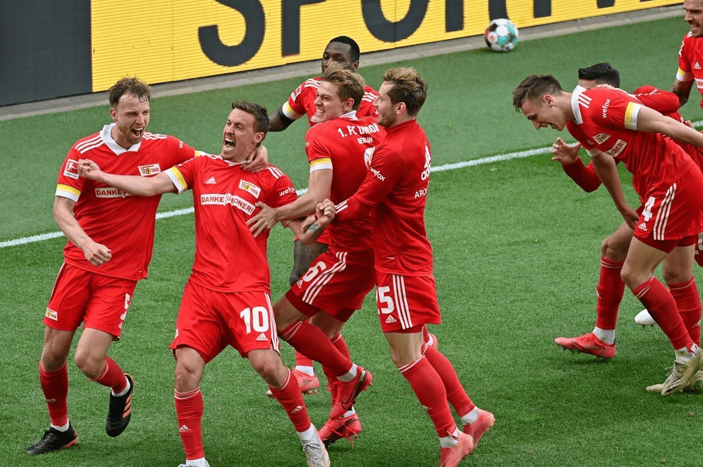 门兴格拉德巴赫击败汉堡SV,保持不败