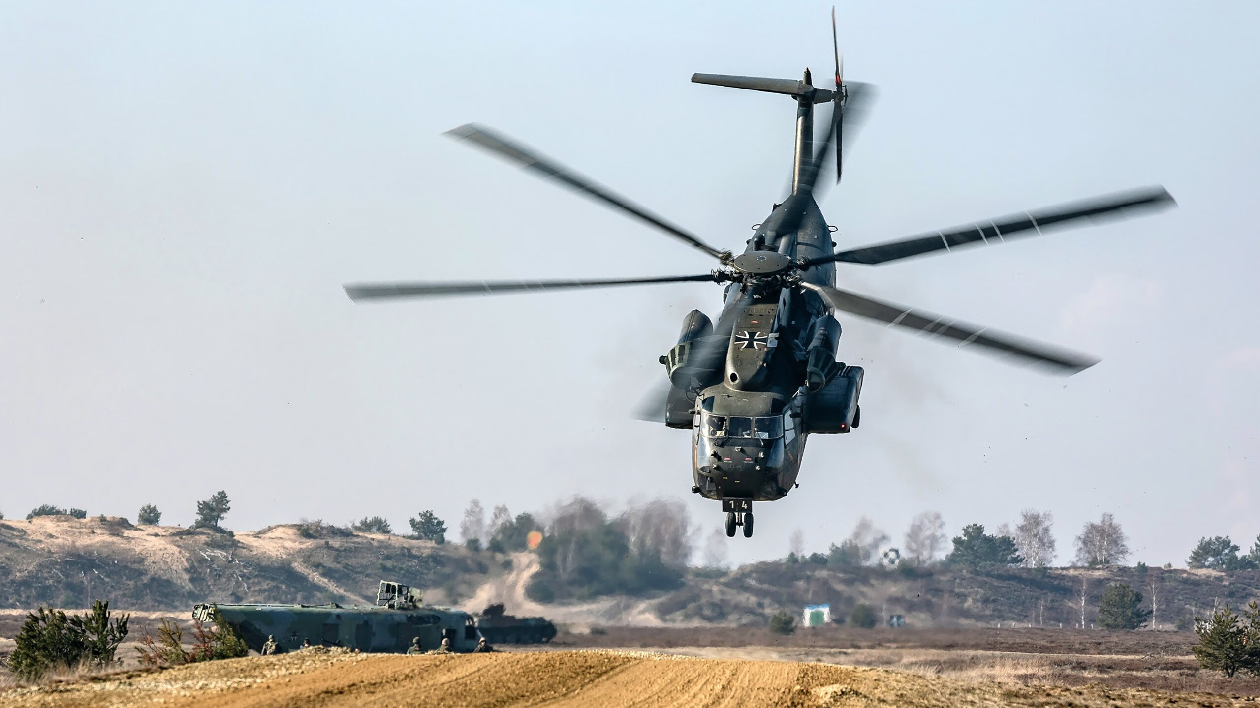 布克全程高能输出,热火制霸马刺,一场战术与意志的较量