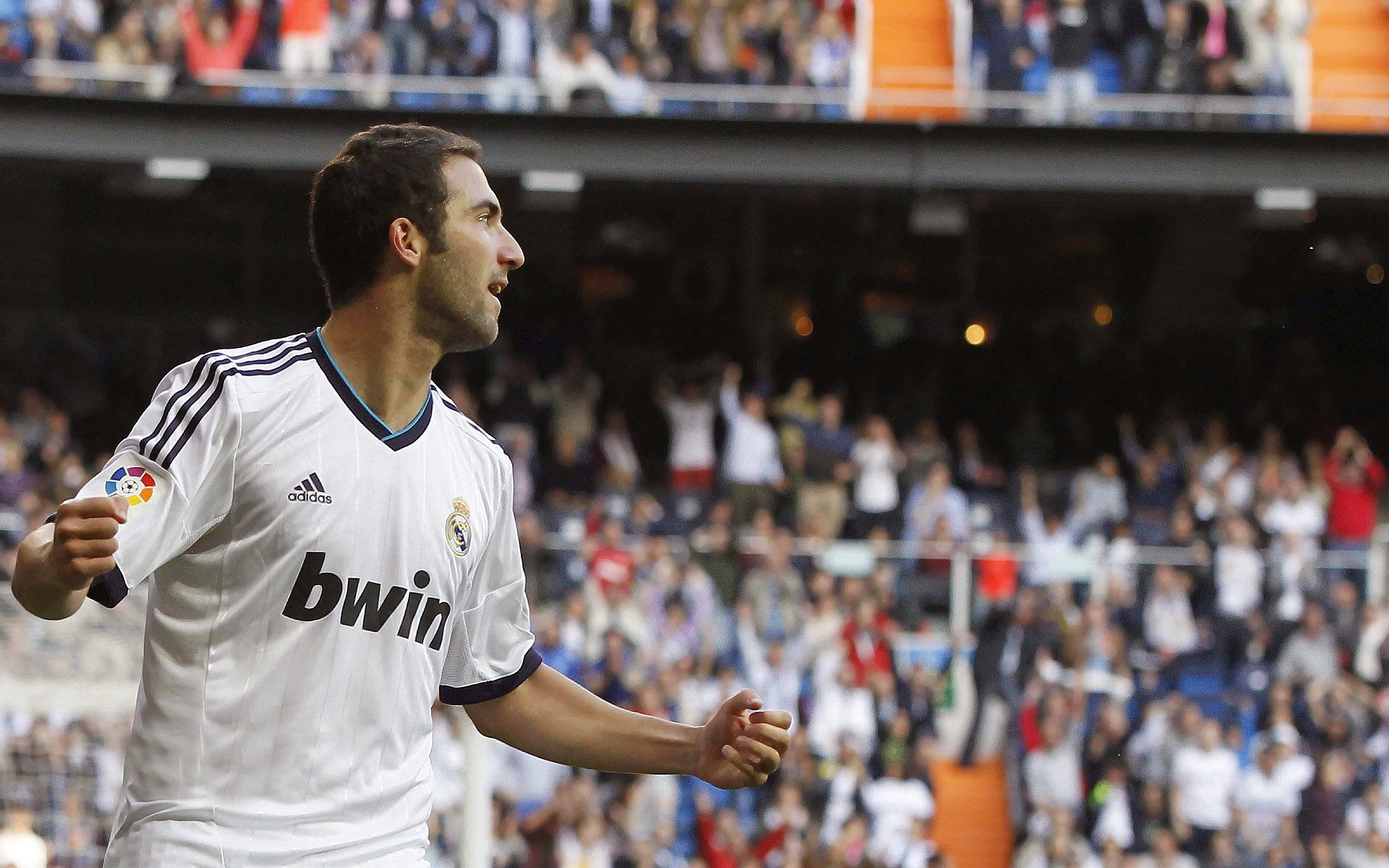 舞台的魔法,布雷默的传奇与巴拉圭终结冰岛的神话